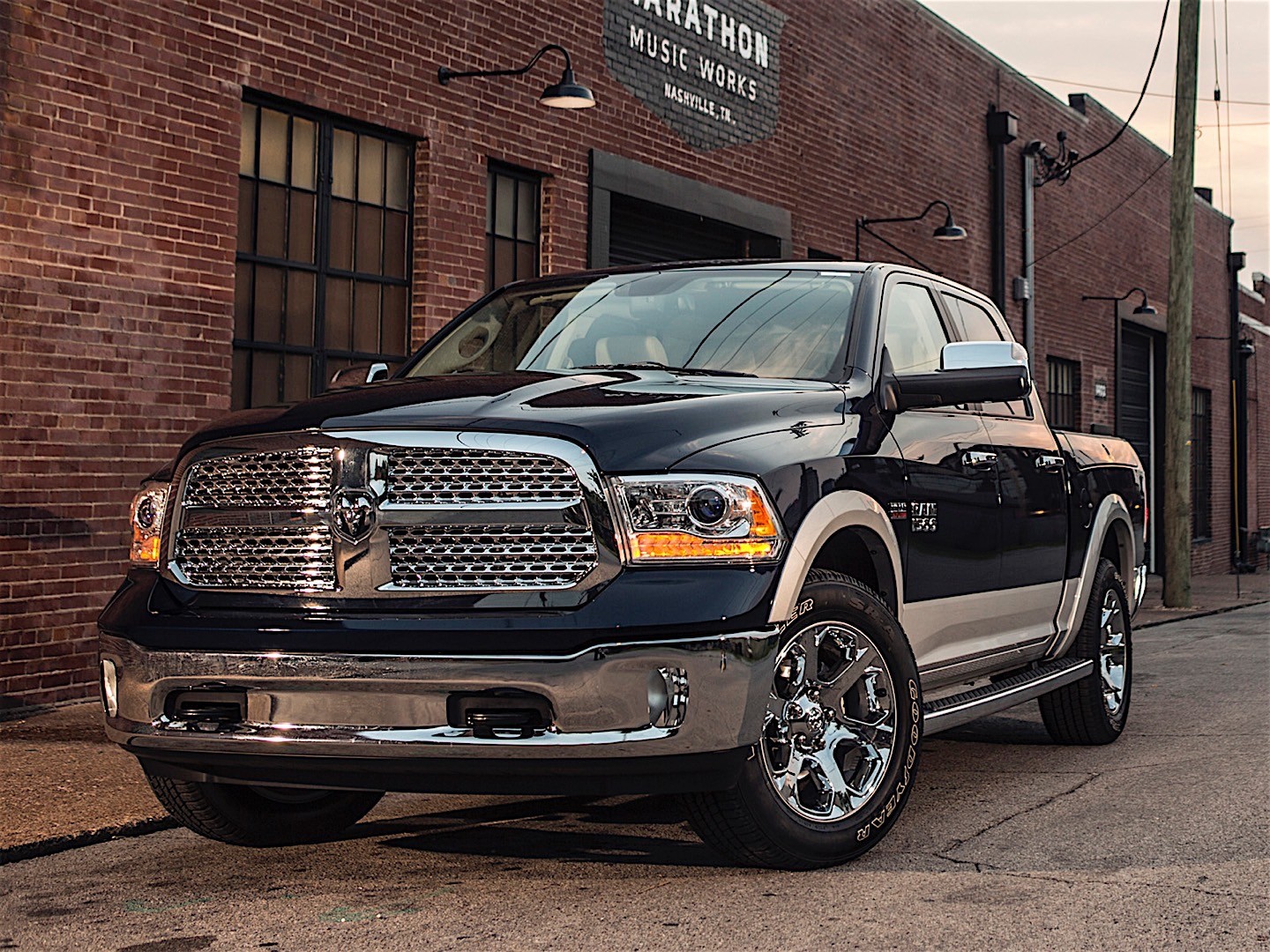 Ram Trucks 1500 photo 40