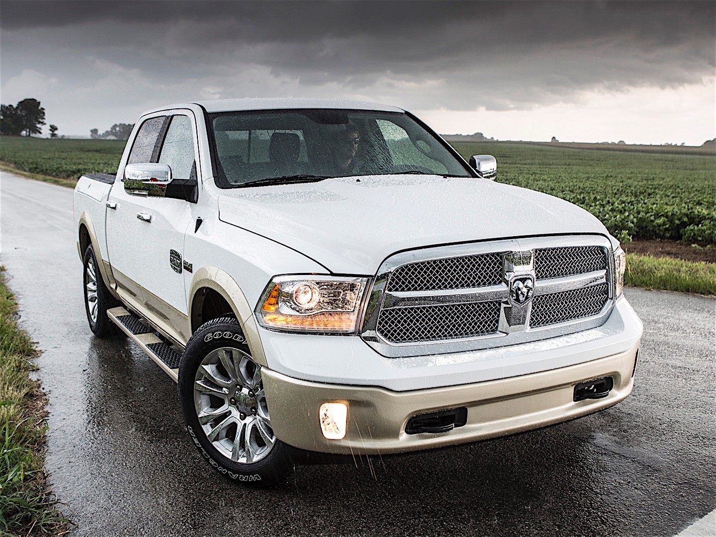 Ram Trucks 1500 photo 41