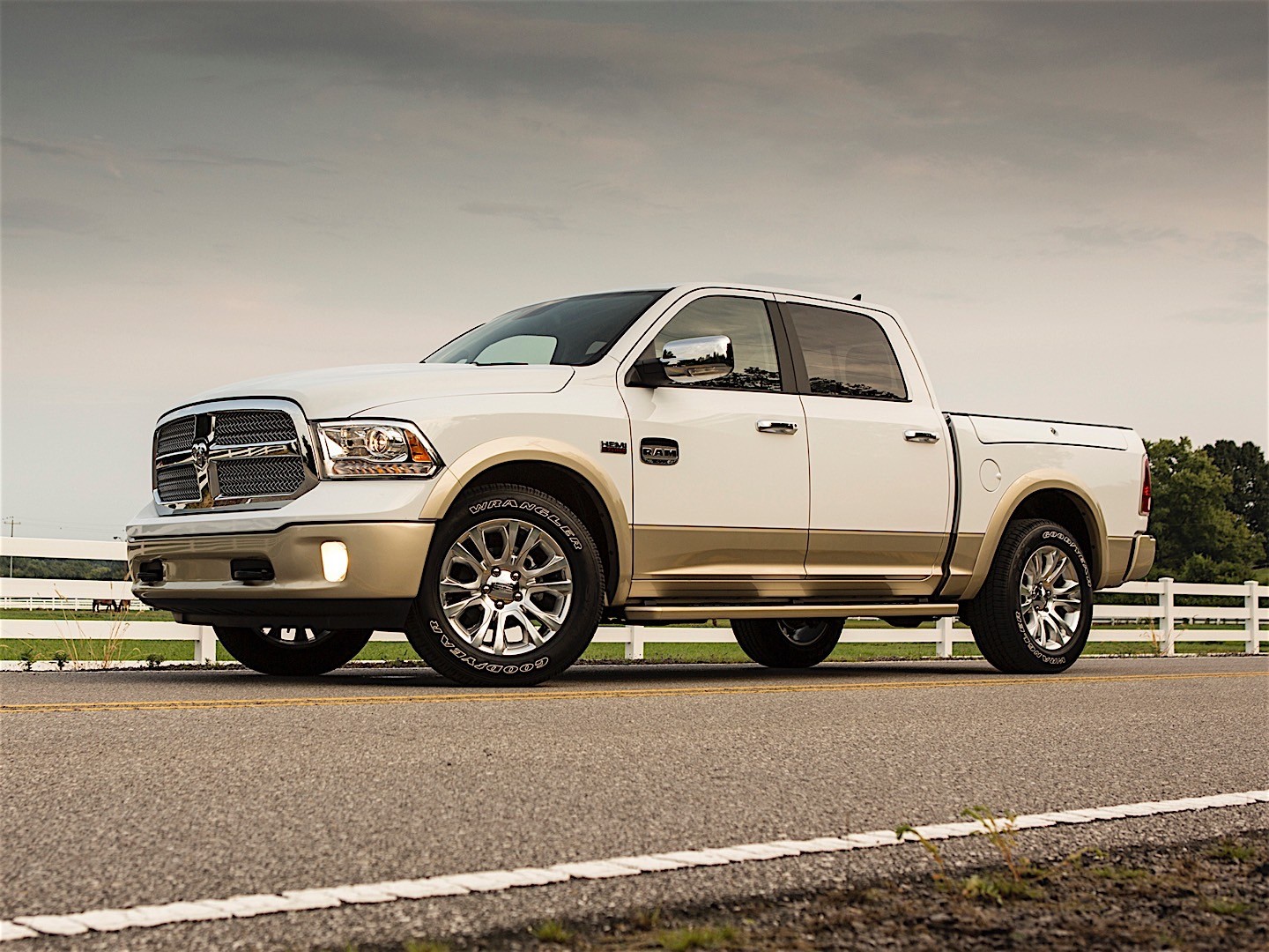 Ram Trucks 1500 photo 42