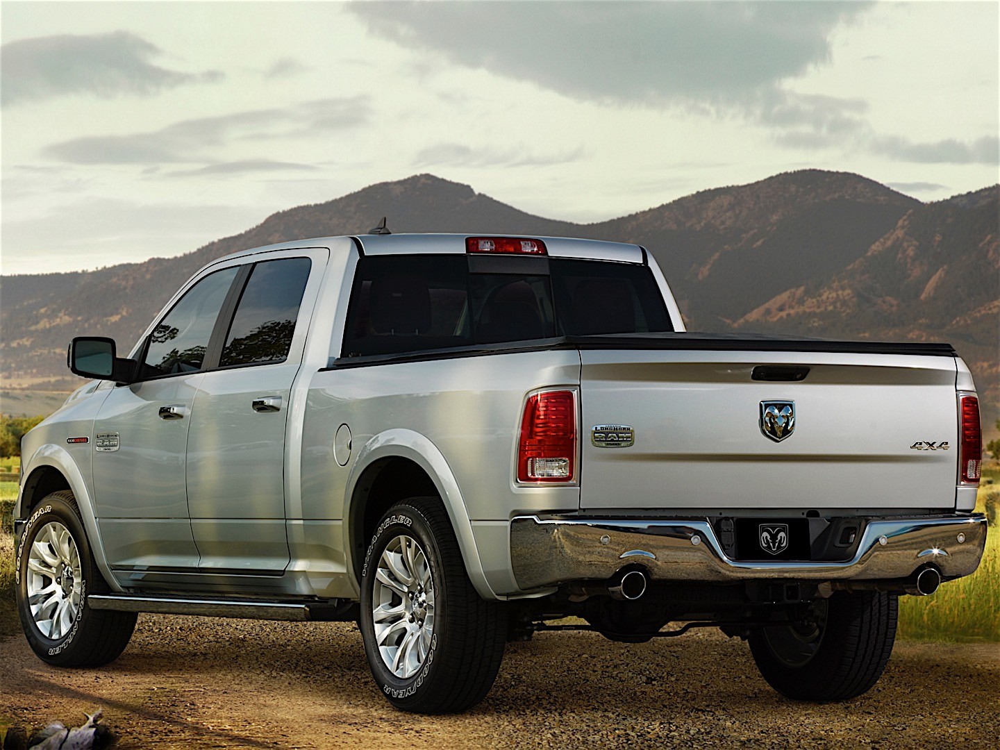 Ram Trucks 1500 photo 45