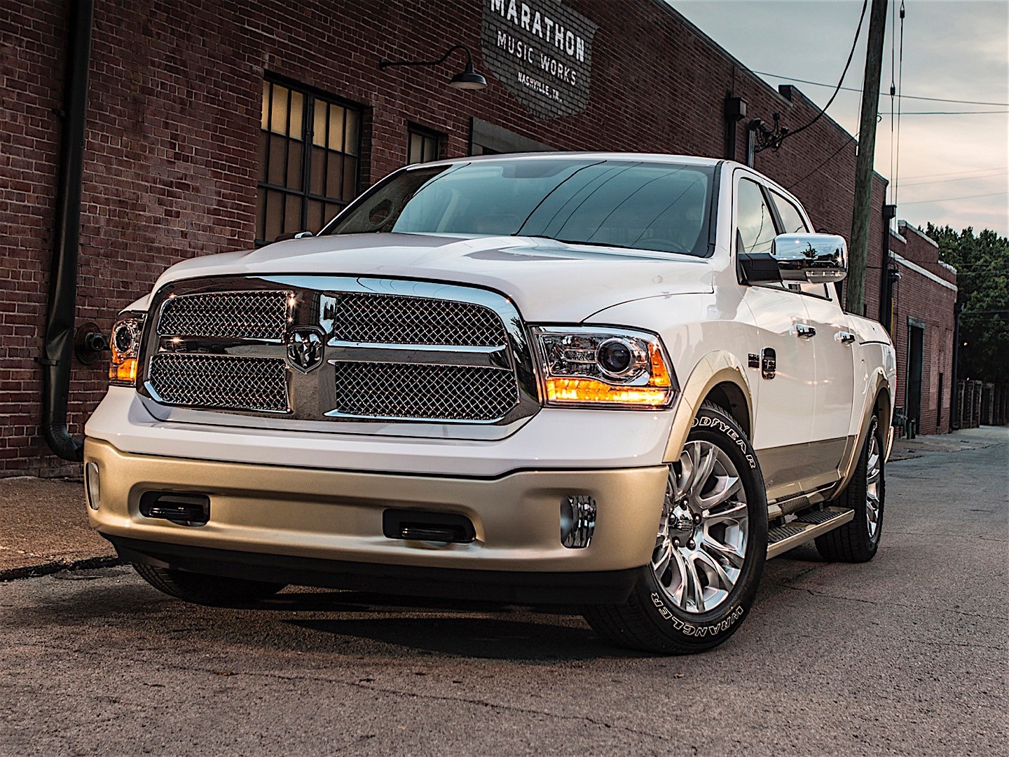Ram Trucks 1500 photo 52