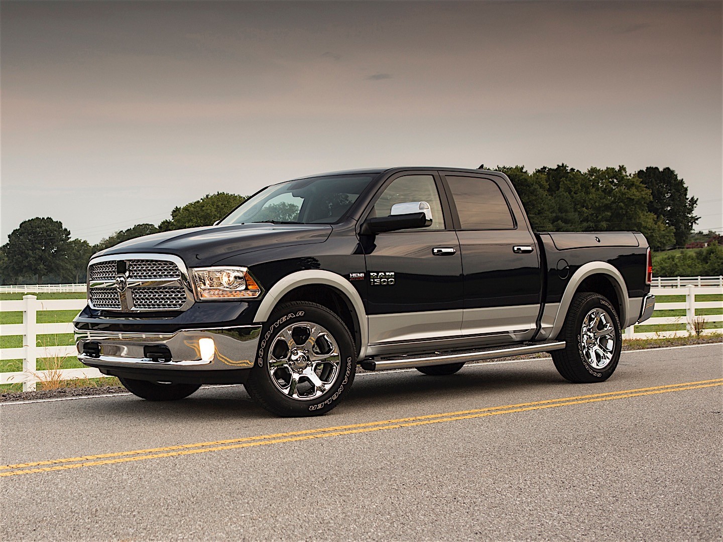 Ram Trucks 1500 photo 78