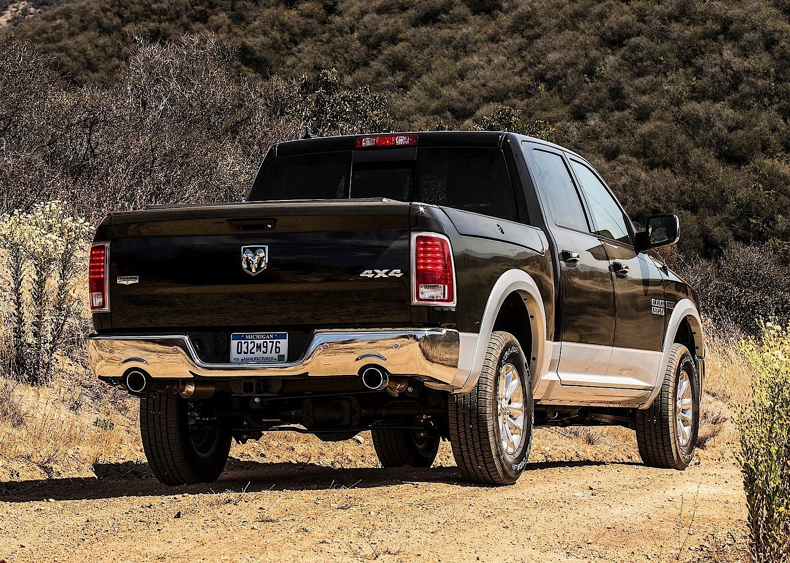 Ram Trucks 1500 photo 7