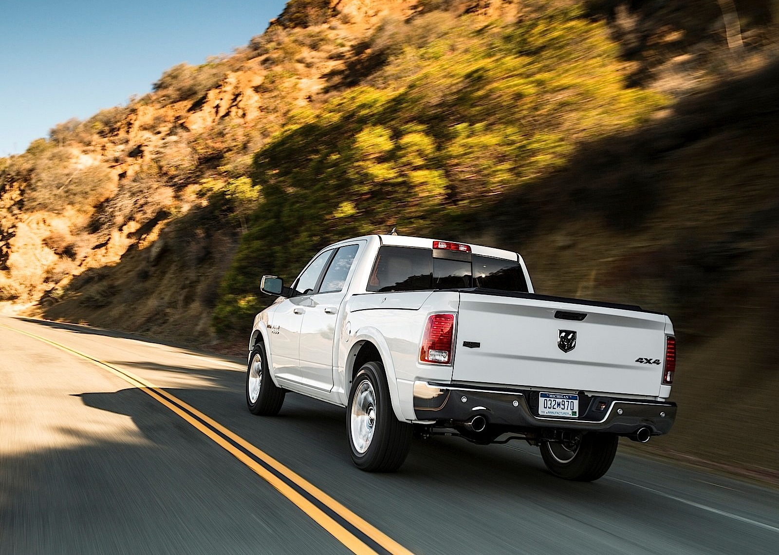 Ram Trucks 1500 photo 9