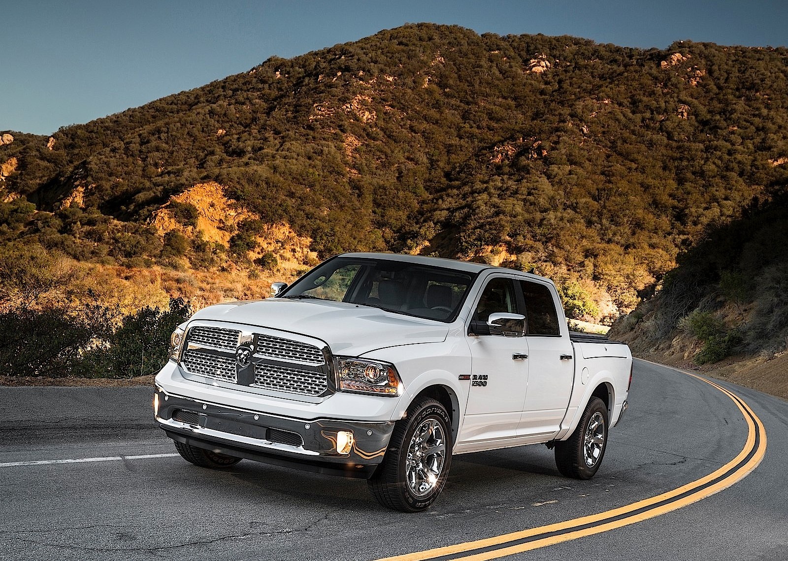 Ram Trucks 1500 photo 11