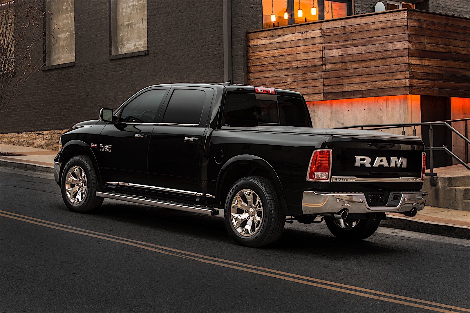 Ram Trucks 1500 photo 5