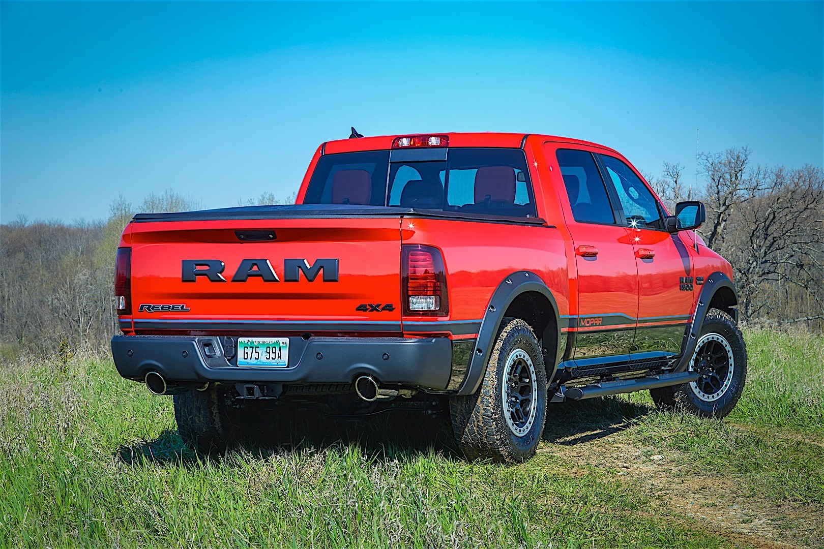 Ram Trucks 1500 photo 15