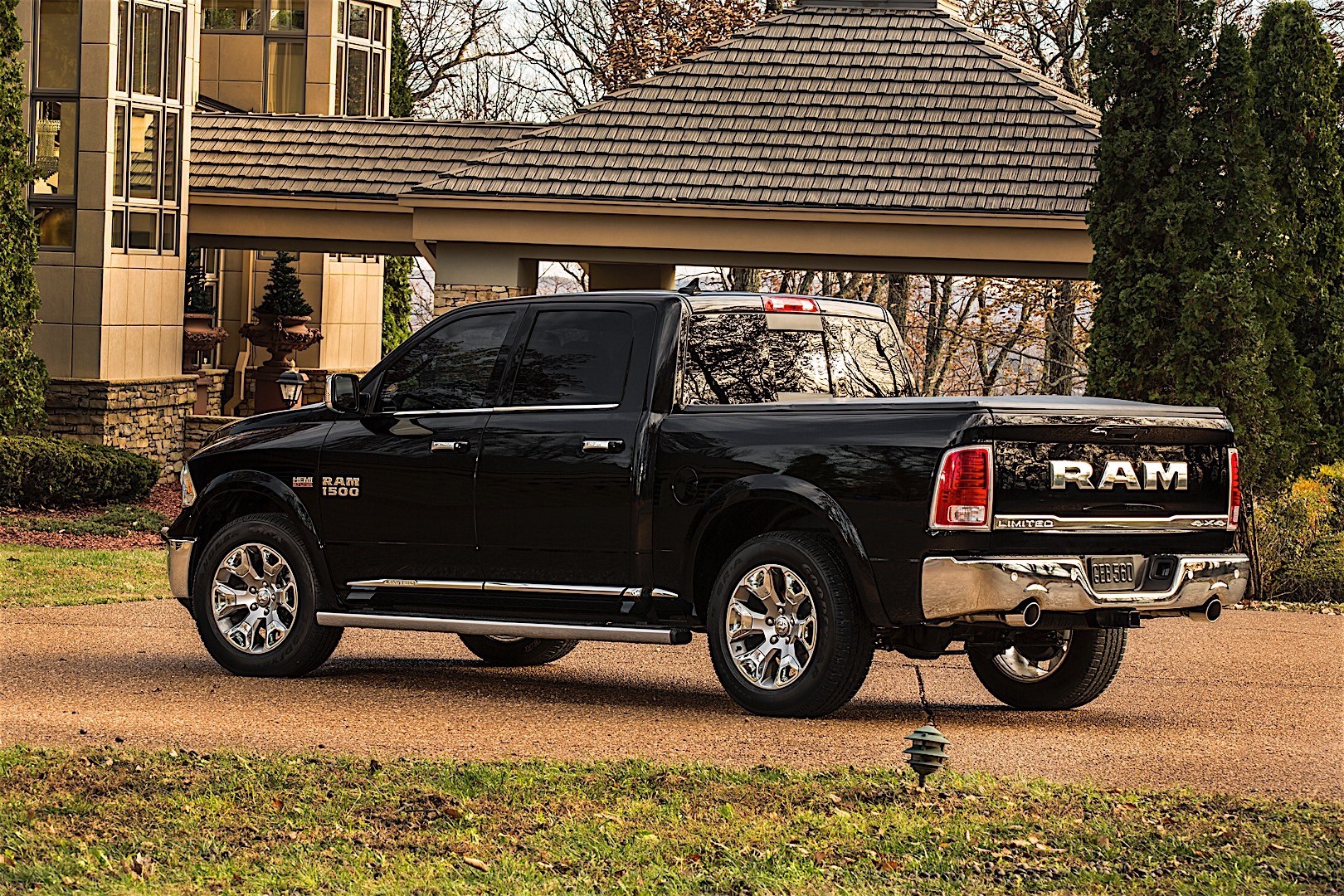 Ram Trucks 1500 photo 32