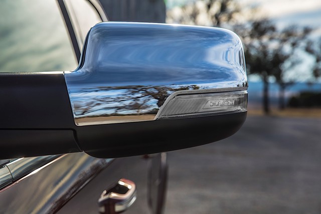 Ram Trucks 1500 photo 11