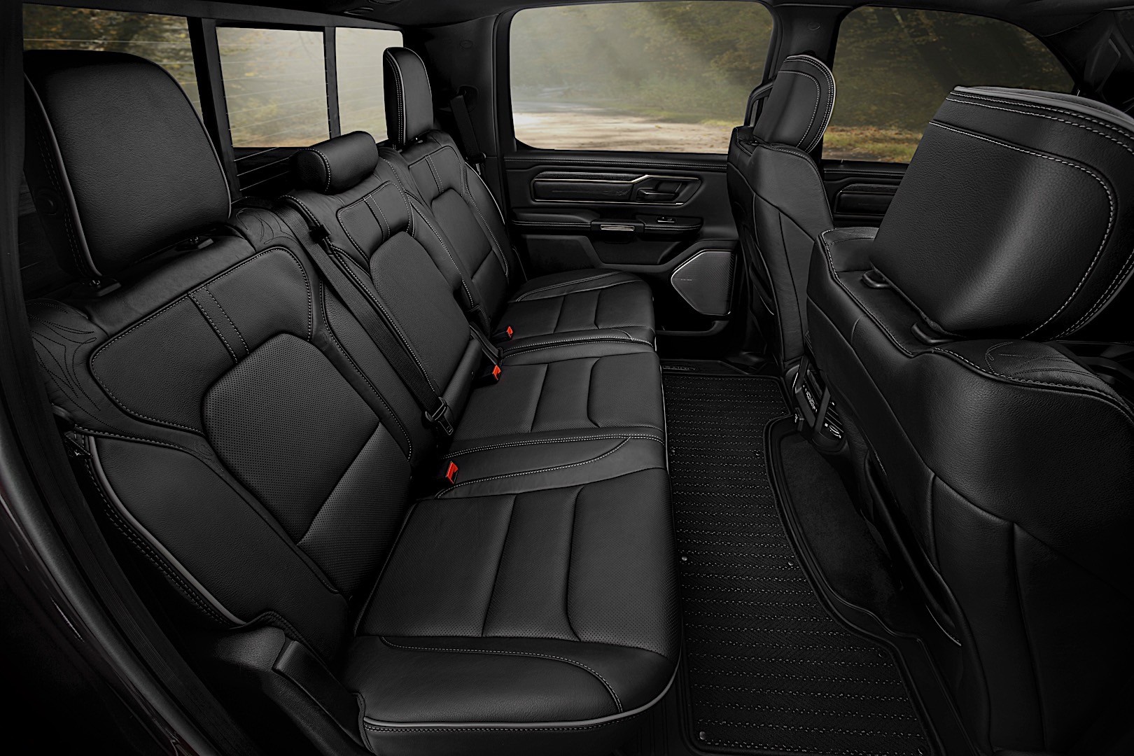 Ram Trucks 1500 photo 24