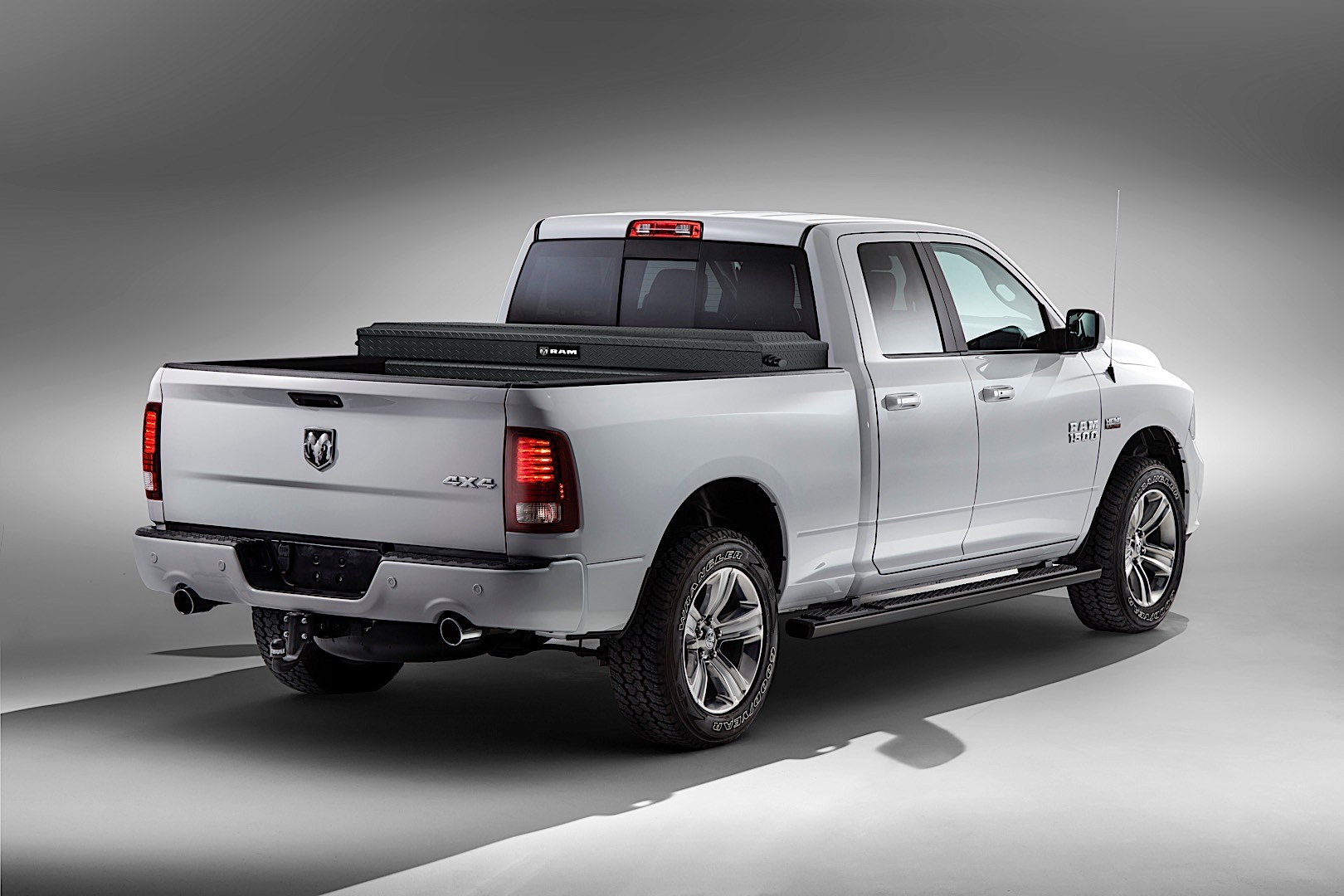 Ram Trucks 1500 photo 7