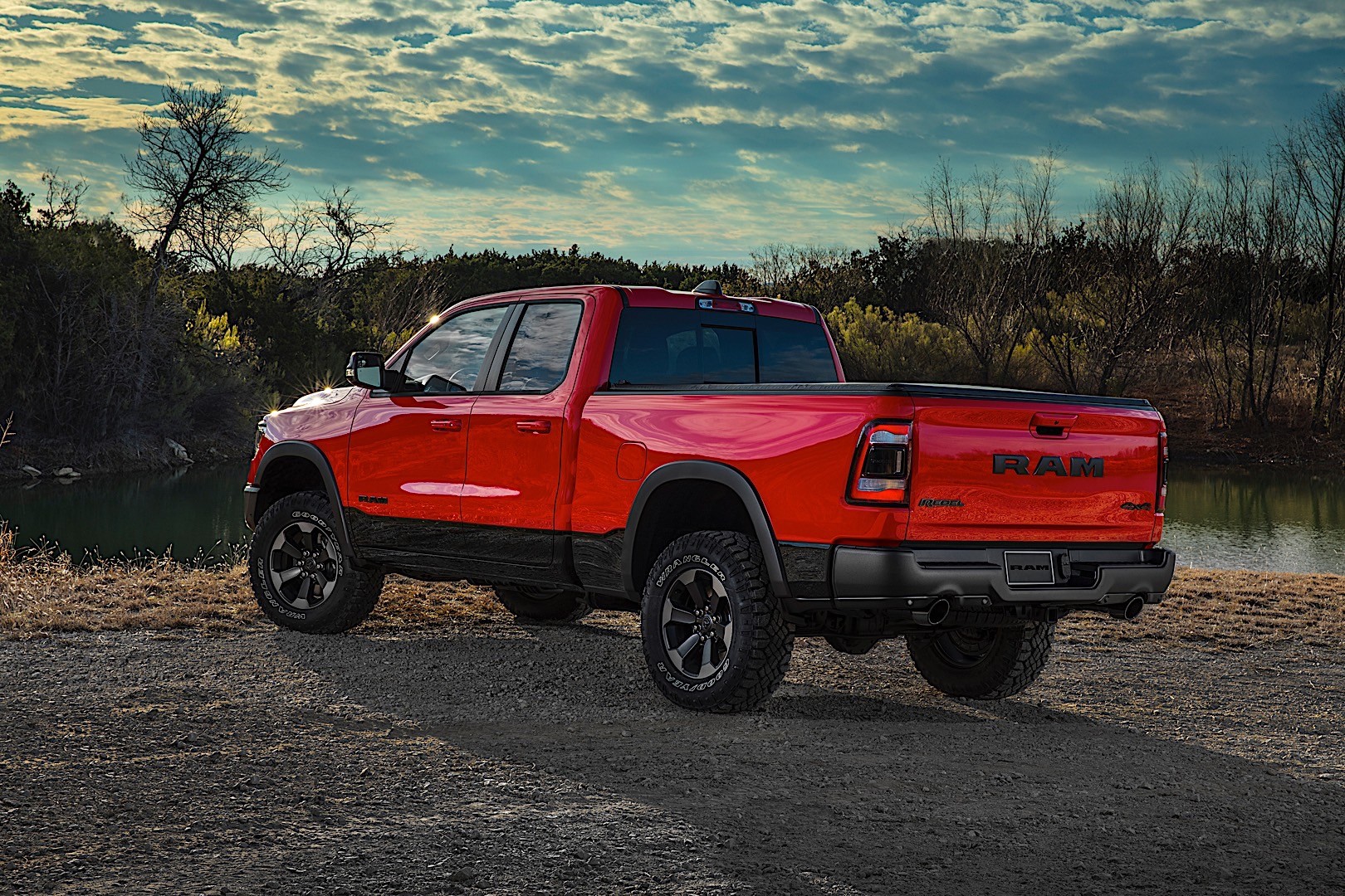 Ram Trucks 1500 photo 21