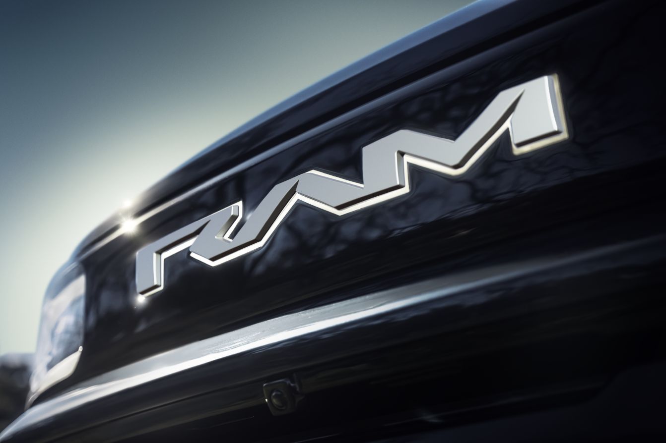 Ram Trucks 1500 photo 11