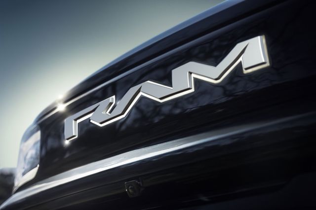 Ram Trucks 1500 photo 11