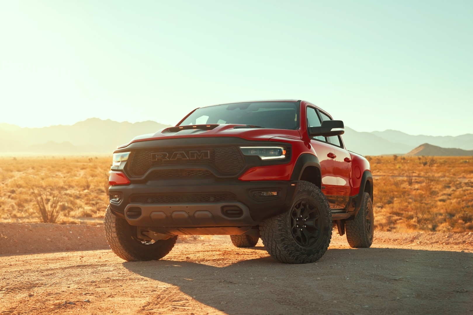Ram Trucks 1500 photo 2