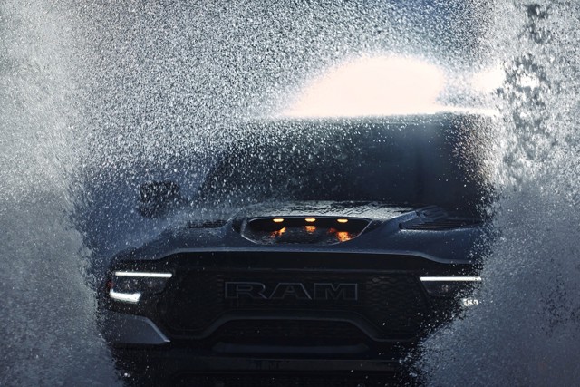 Ram Trucks 1500 photo 40