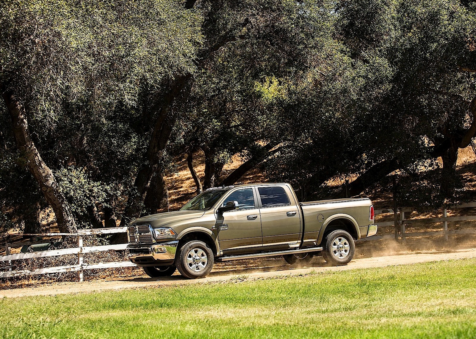 Ram Trucks 2500 photo 18