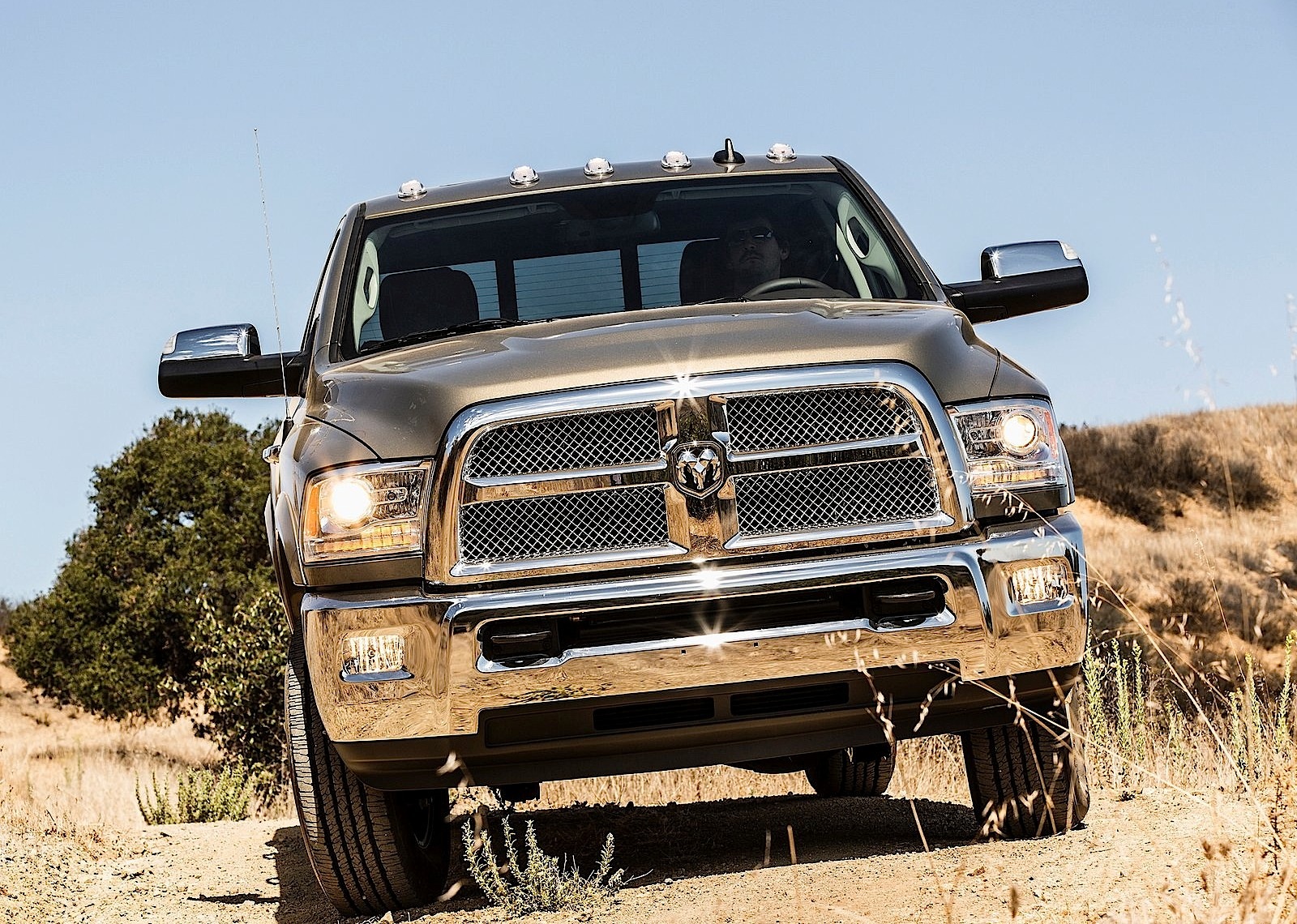 Ram Trucks 2500 photo 28
