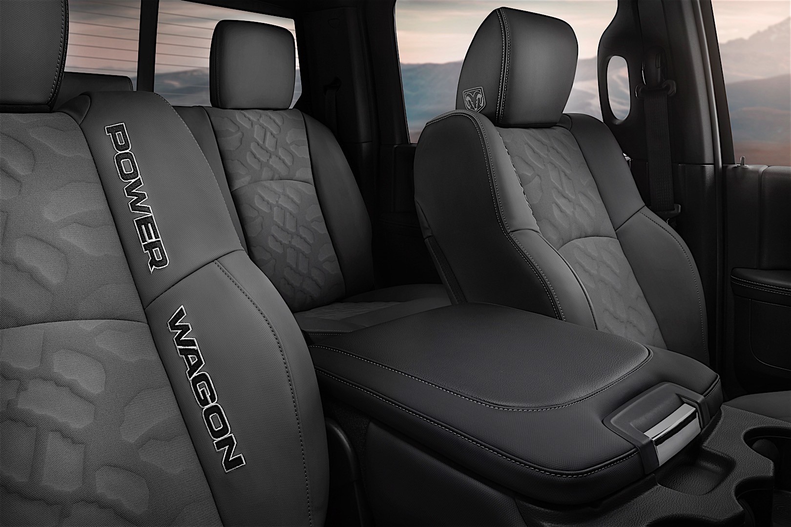 Ram Trucks 2500 photo 27