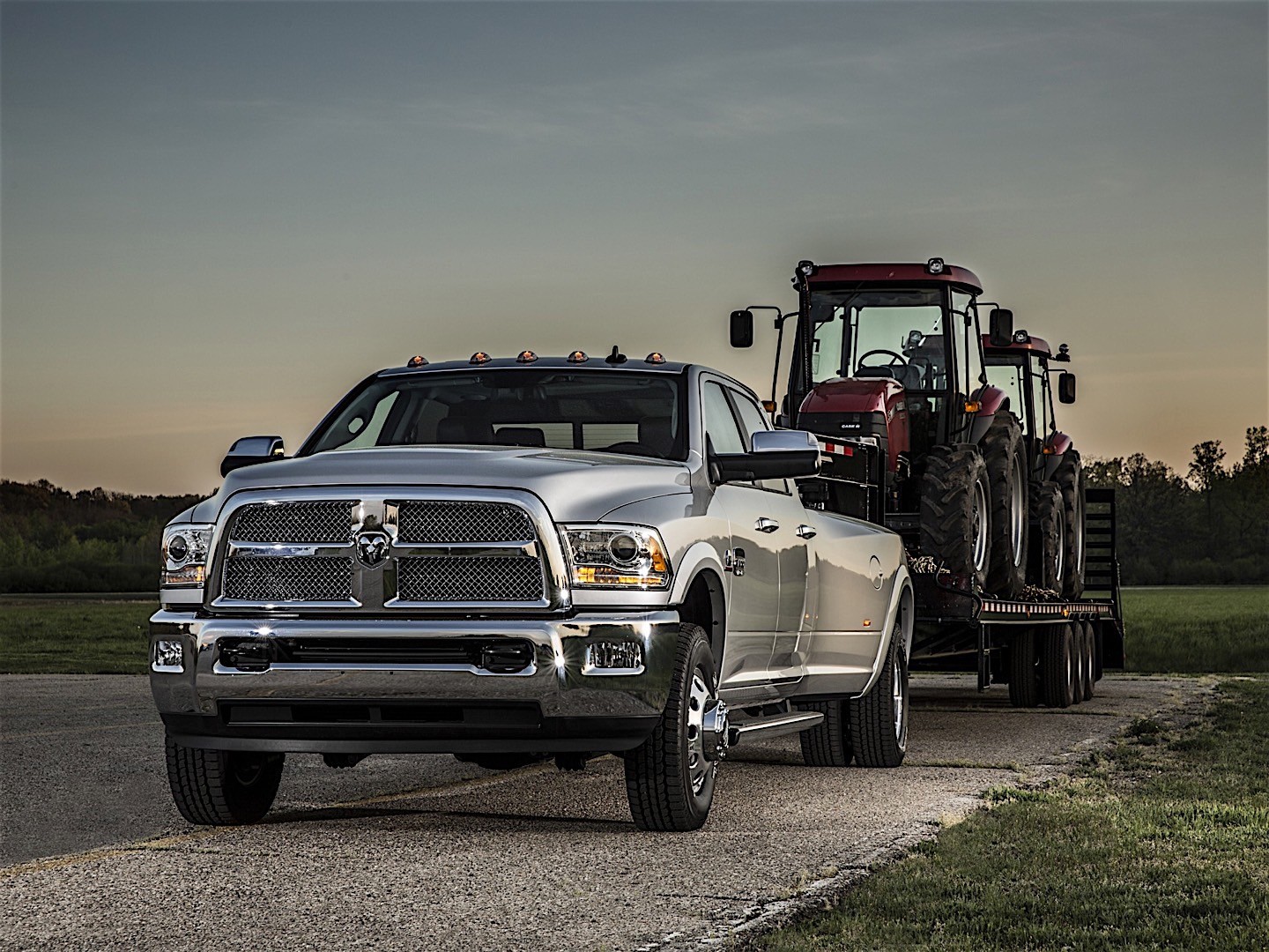Ram Trucks 3500 photo 15