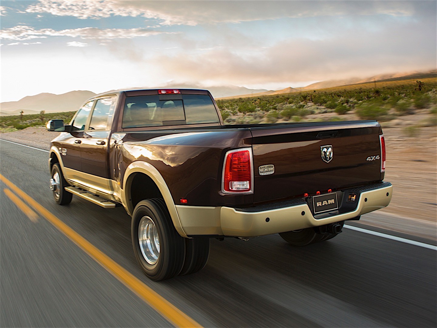 Ram Trucks 3500 photo 16