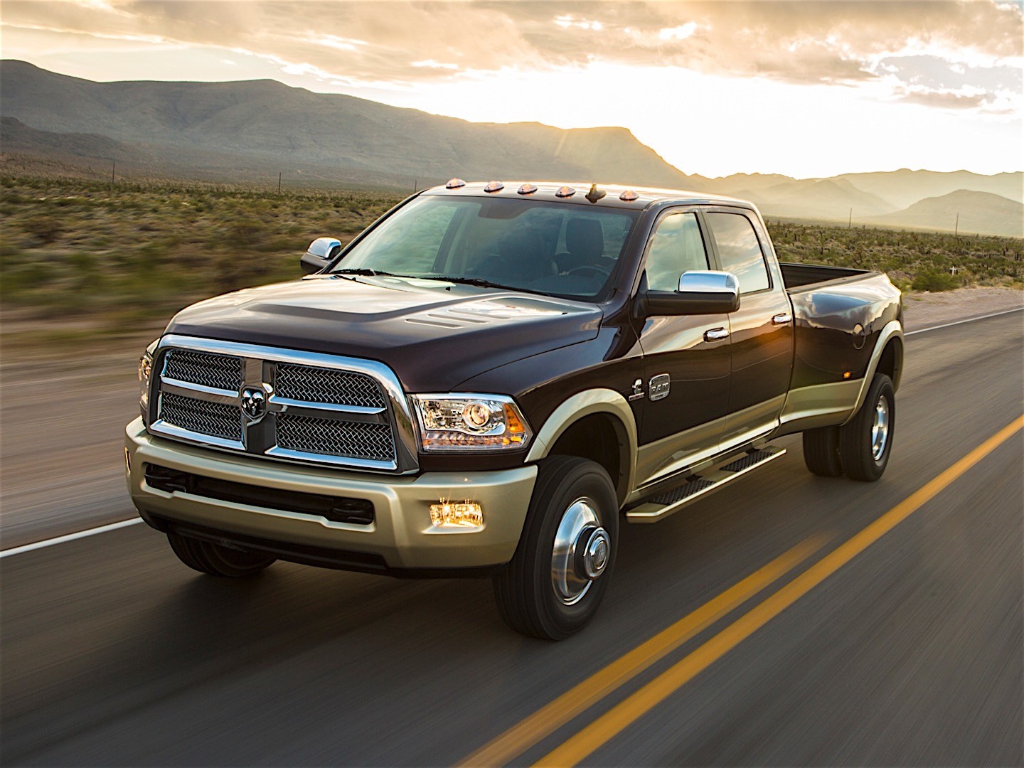 Ram Trucks 3500 photo 17
