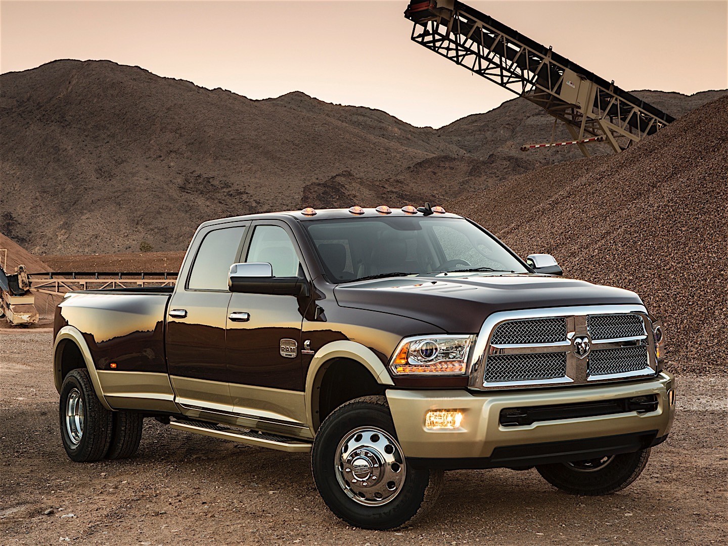 Ram Trucks 3500 photo 18