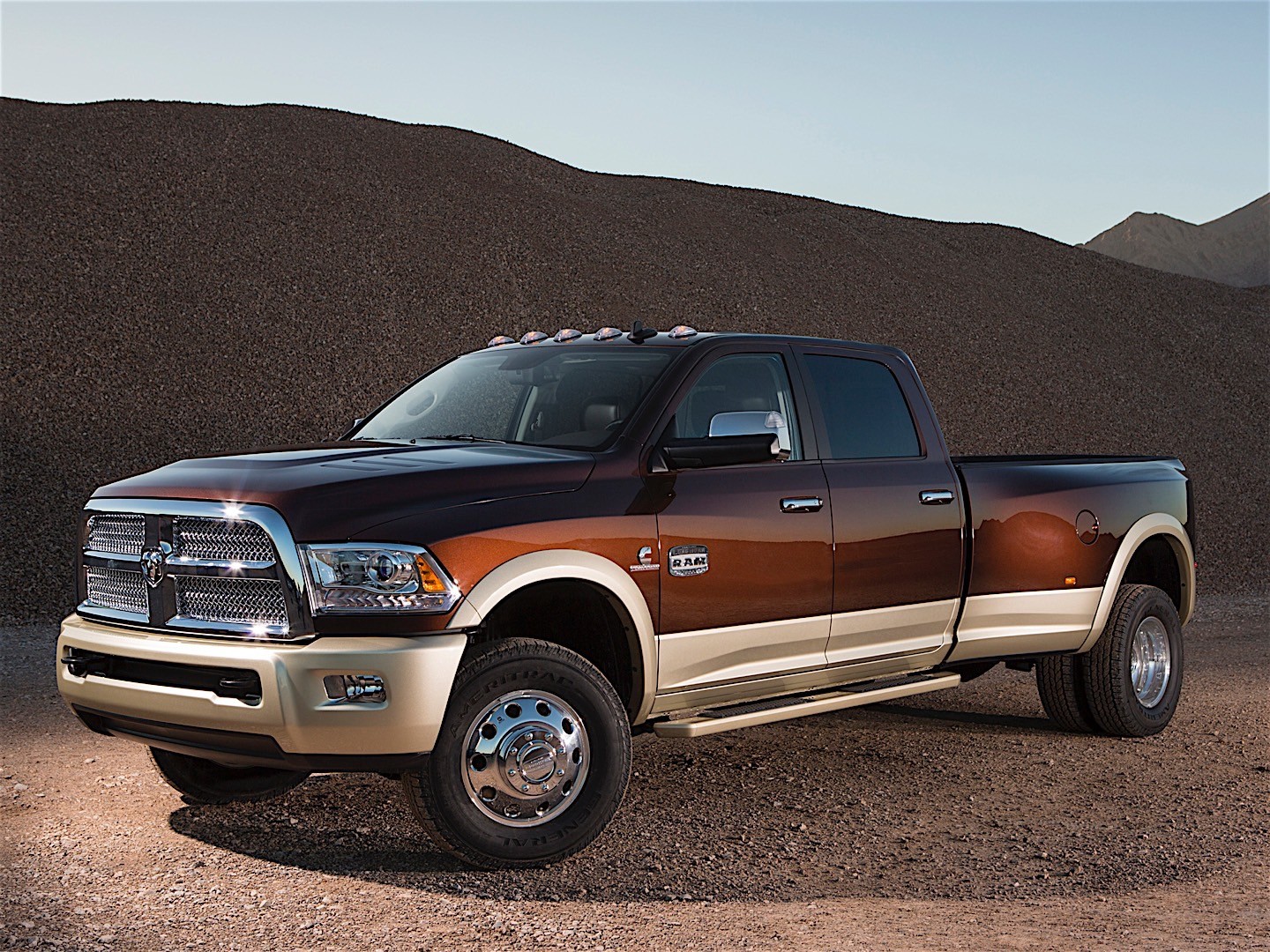 Ram Trucks 3500 photo 21