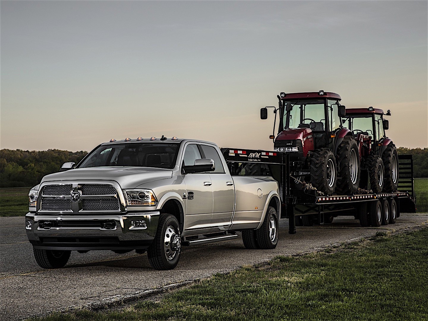 Ram Trucks 3500 photo 23