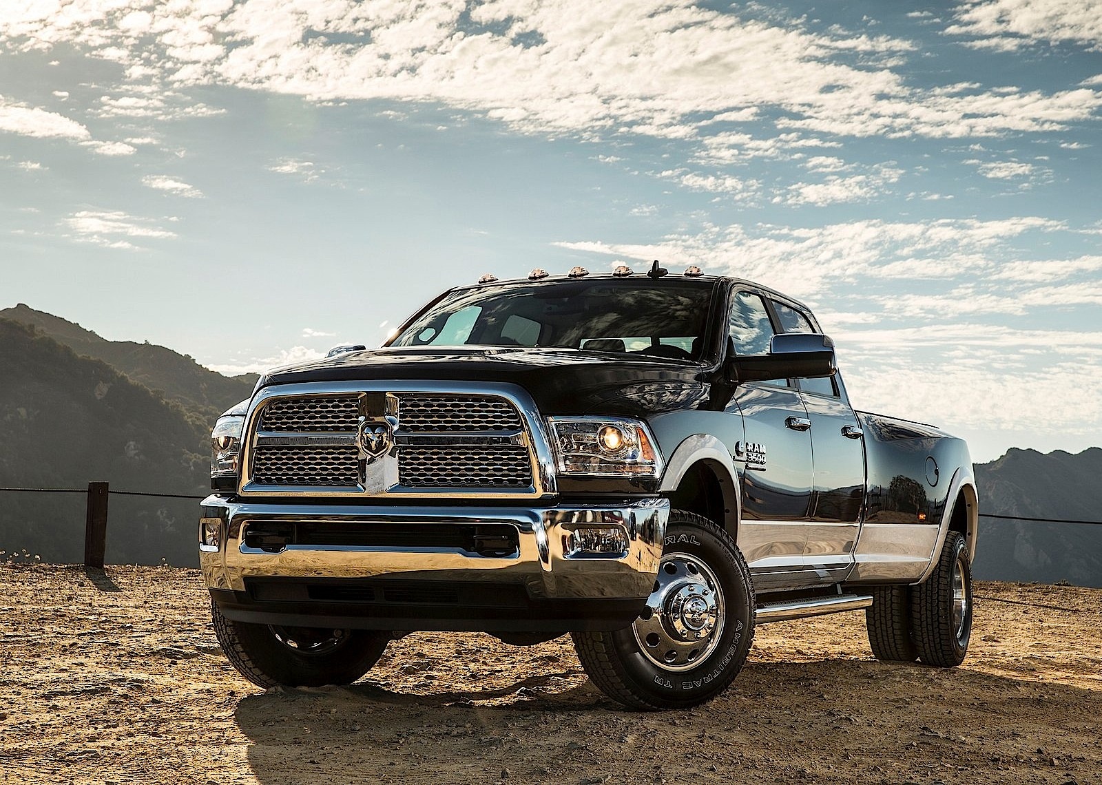 Ram Trucks 3500 photo 2