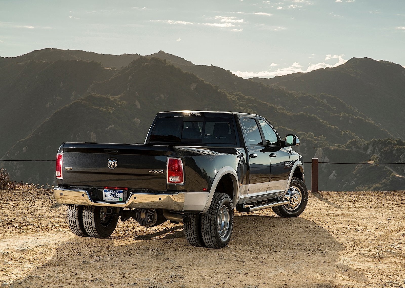 Ram Trucks 3500 photo 4