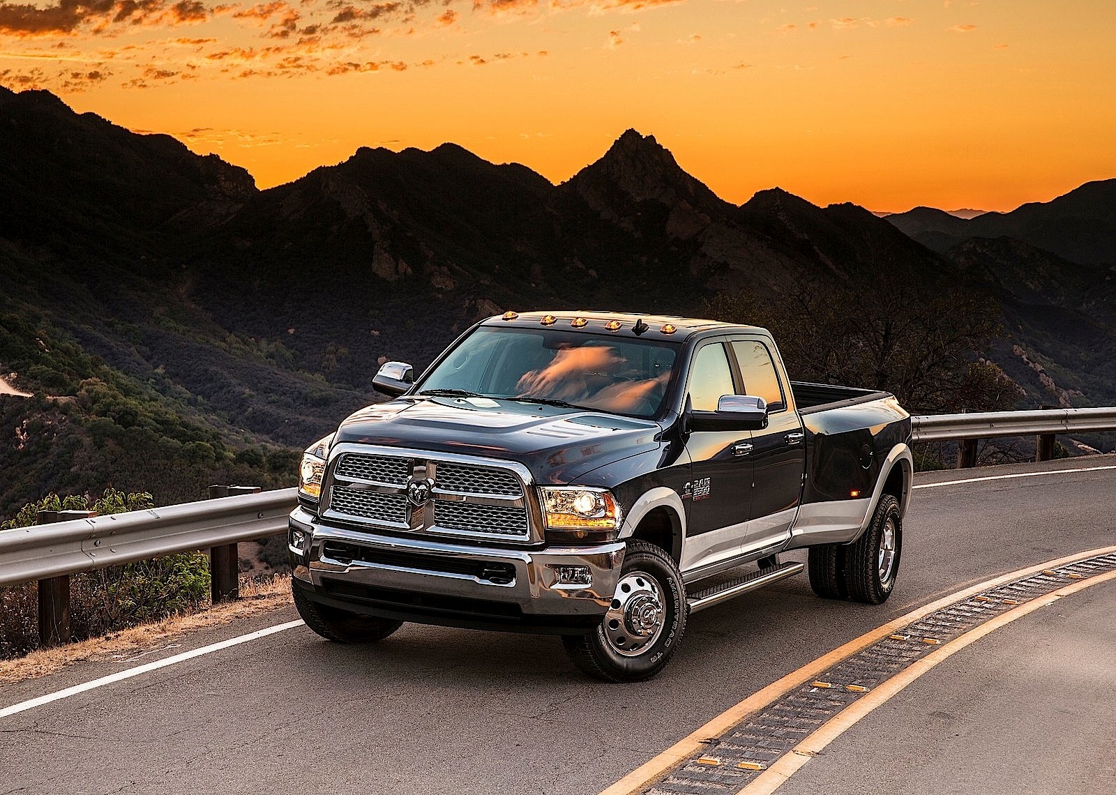 Ram Trucks 3500 photo 5