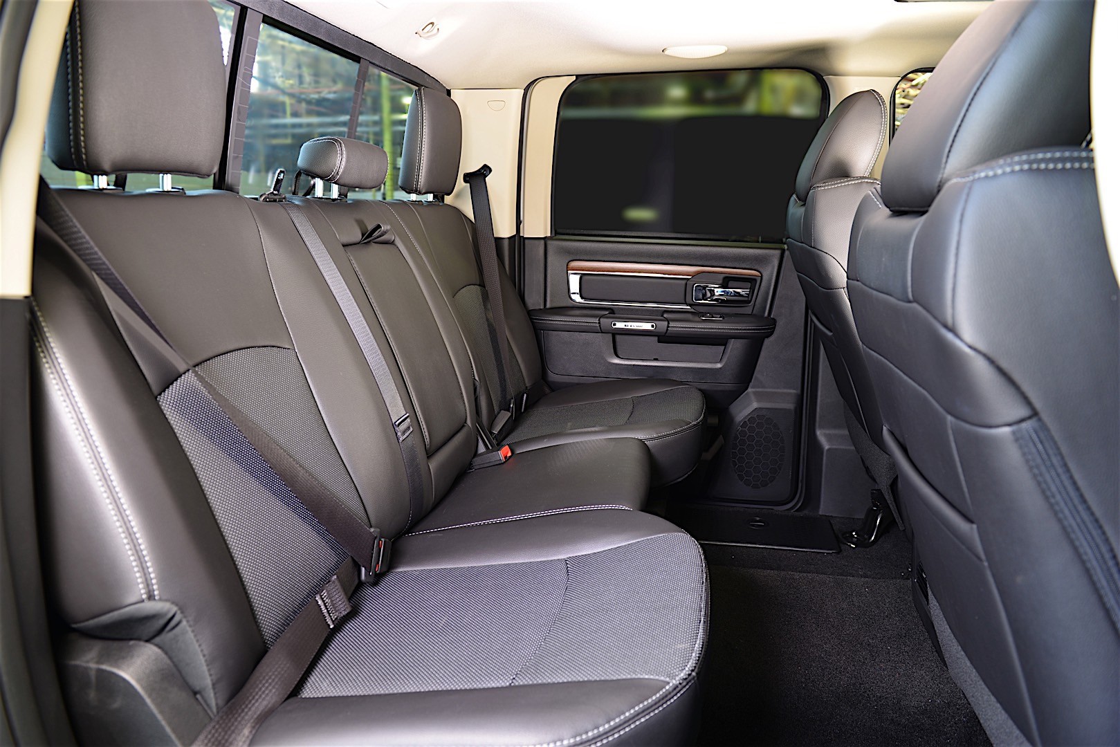 Ram Trucks 3500 photo 7