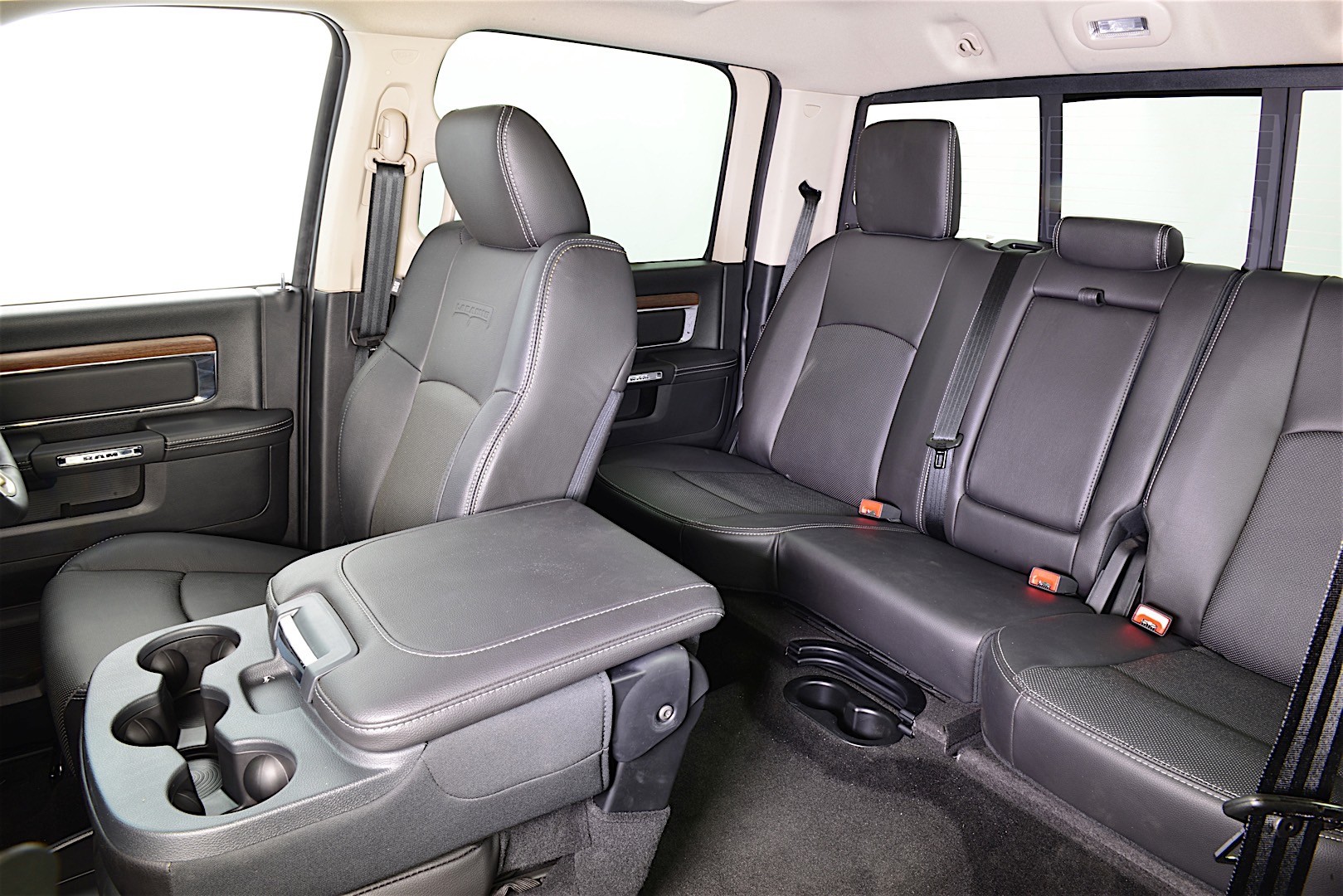 Ram Trucks 3500 photo 8