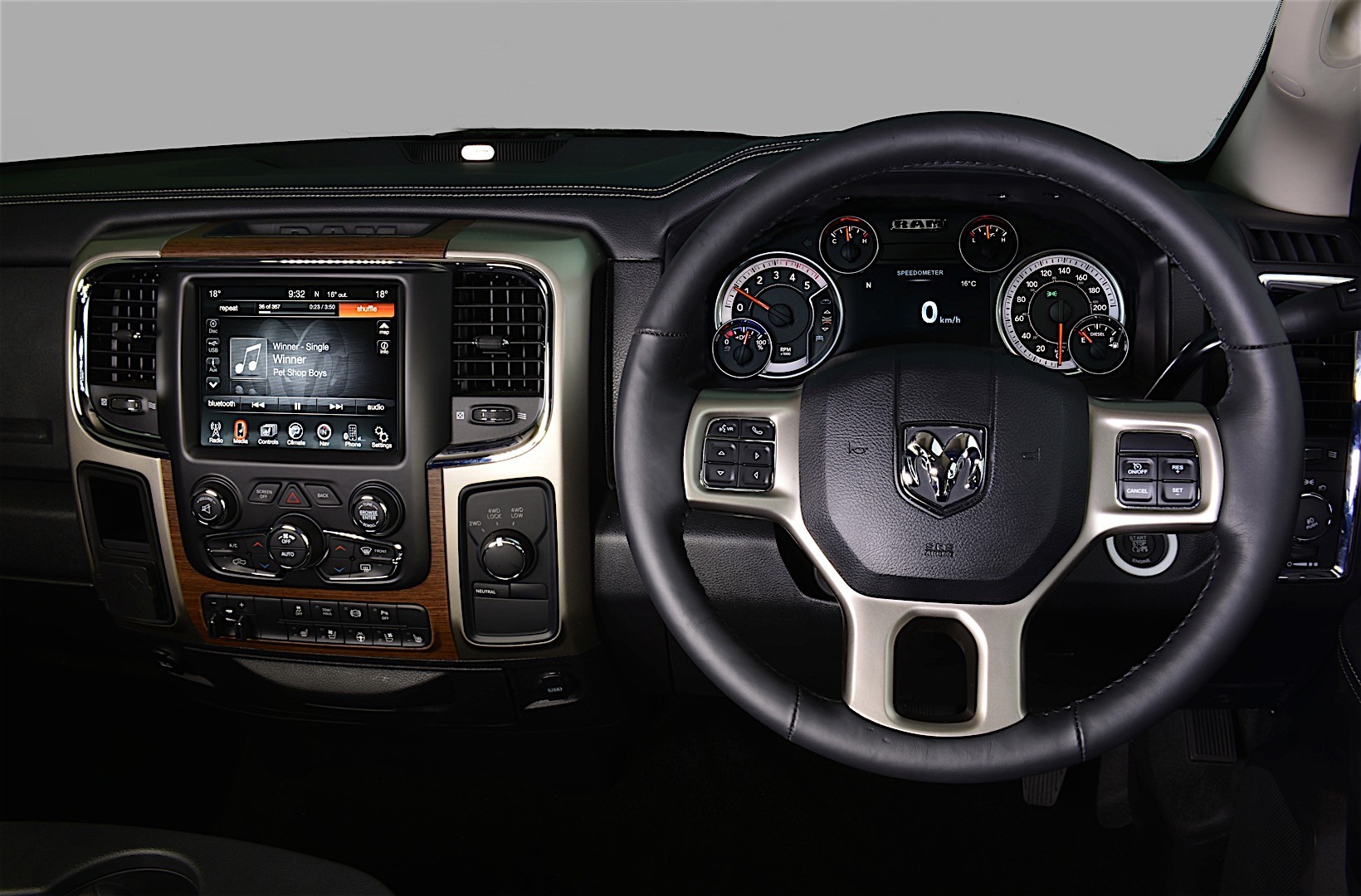 Ram Trucks 3500 photo 9