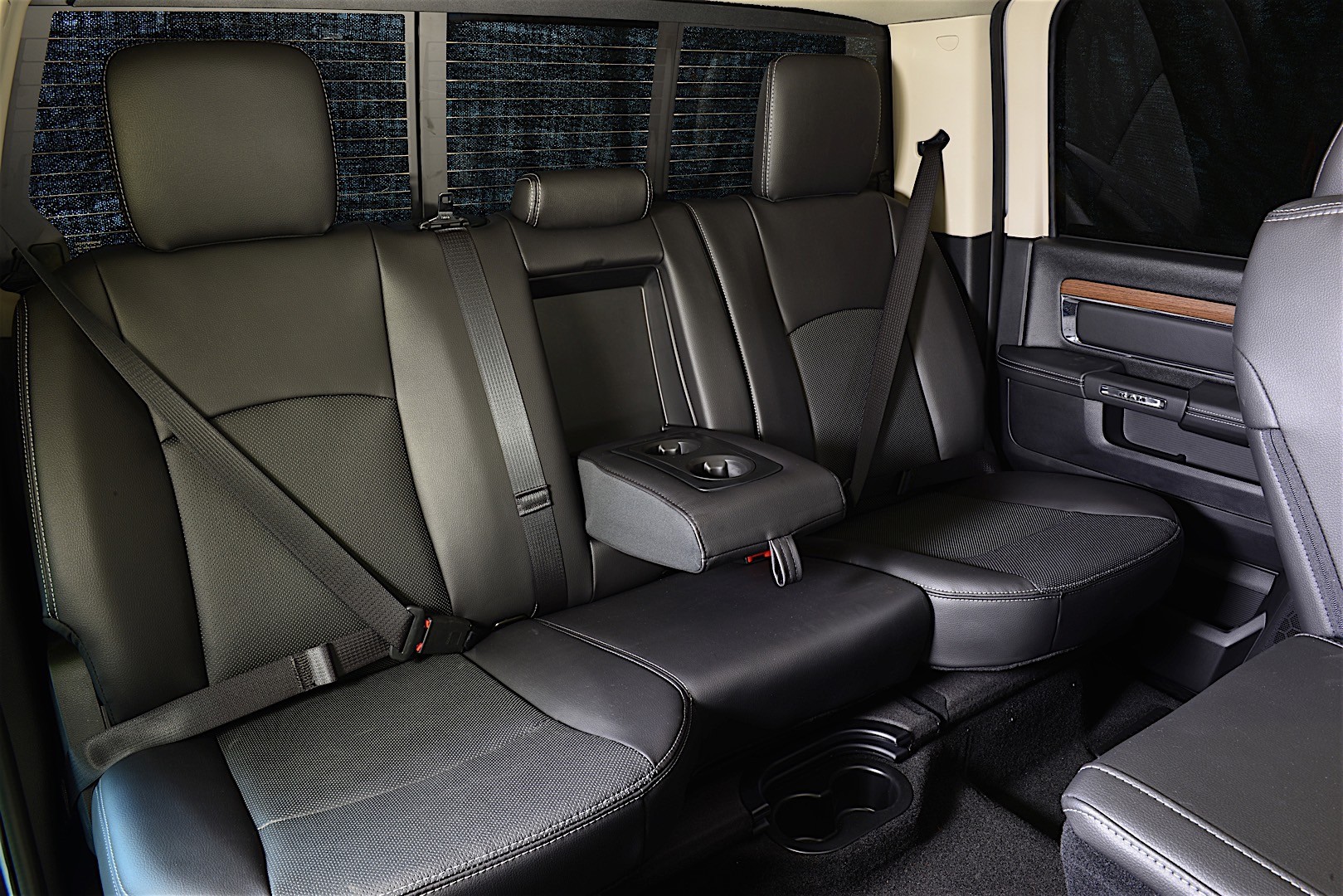 Ram Trucks 3500 photo 12