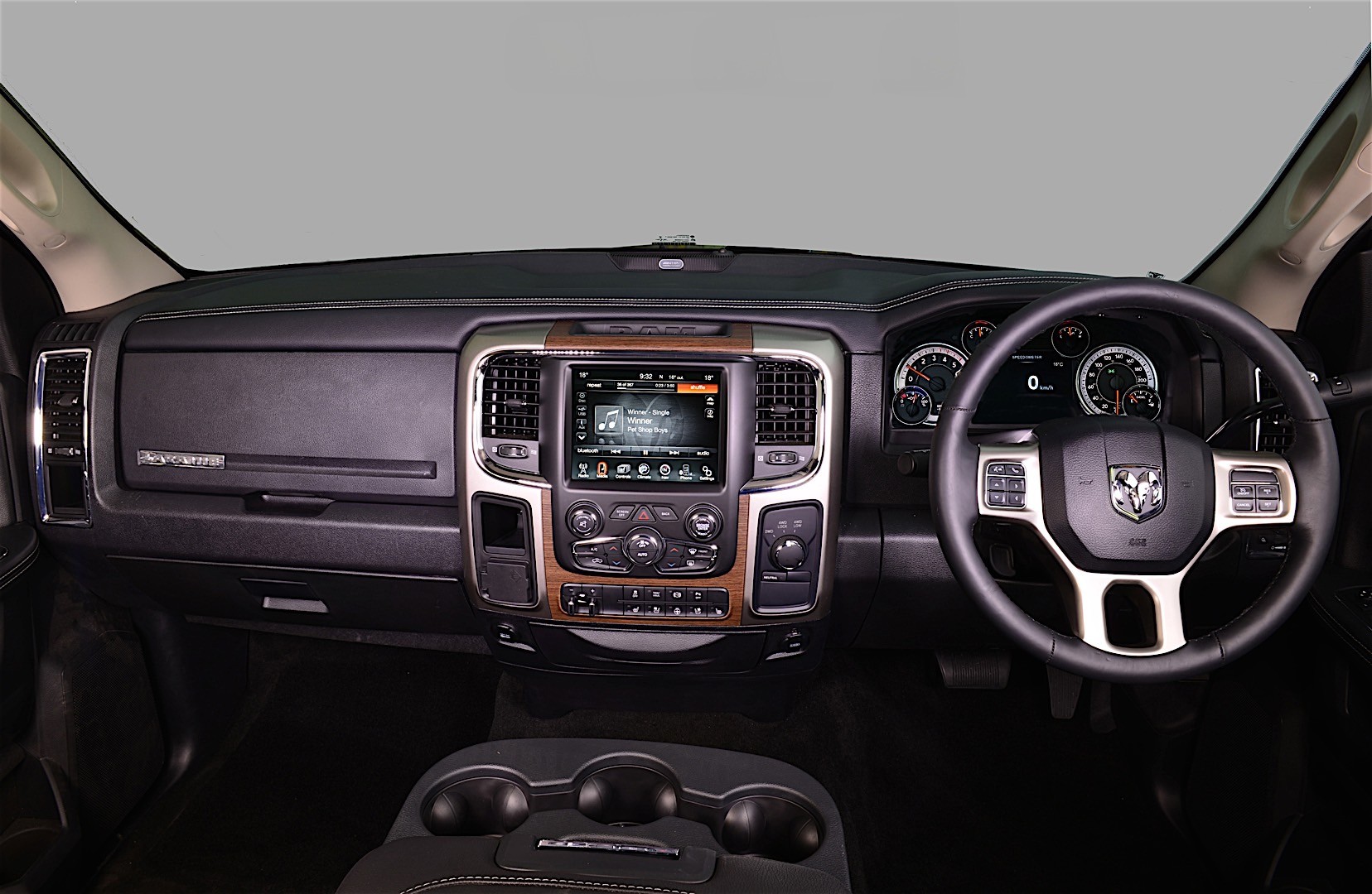 Ram Trucks 3500 photo 13