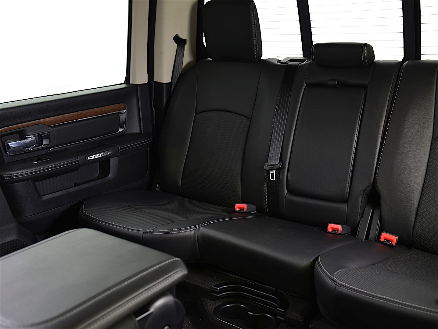 Ram Trucks 3500 photo 15