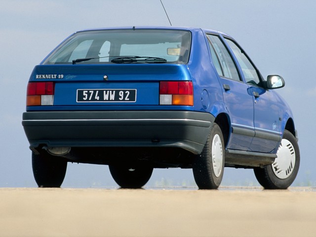 Renault 19 photo 2