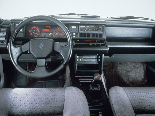 Renault 21 photo 19