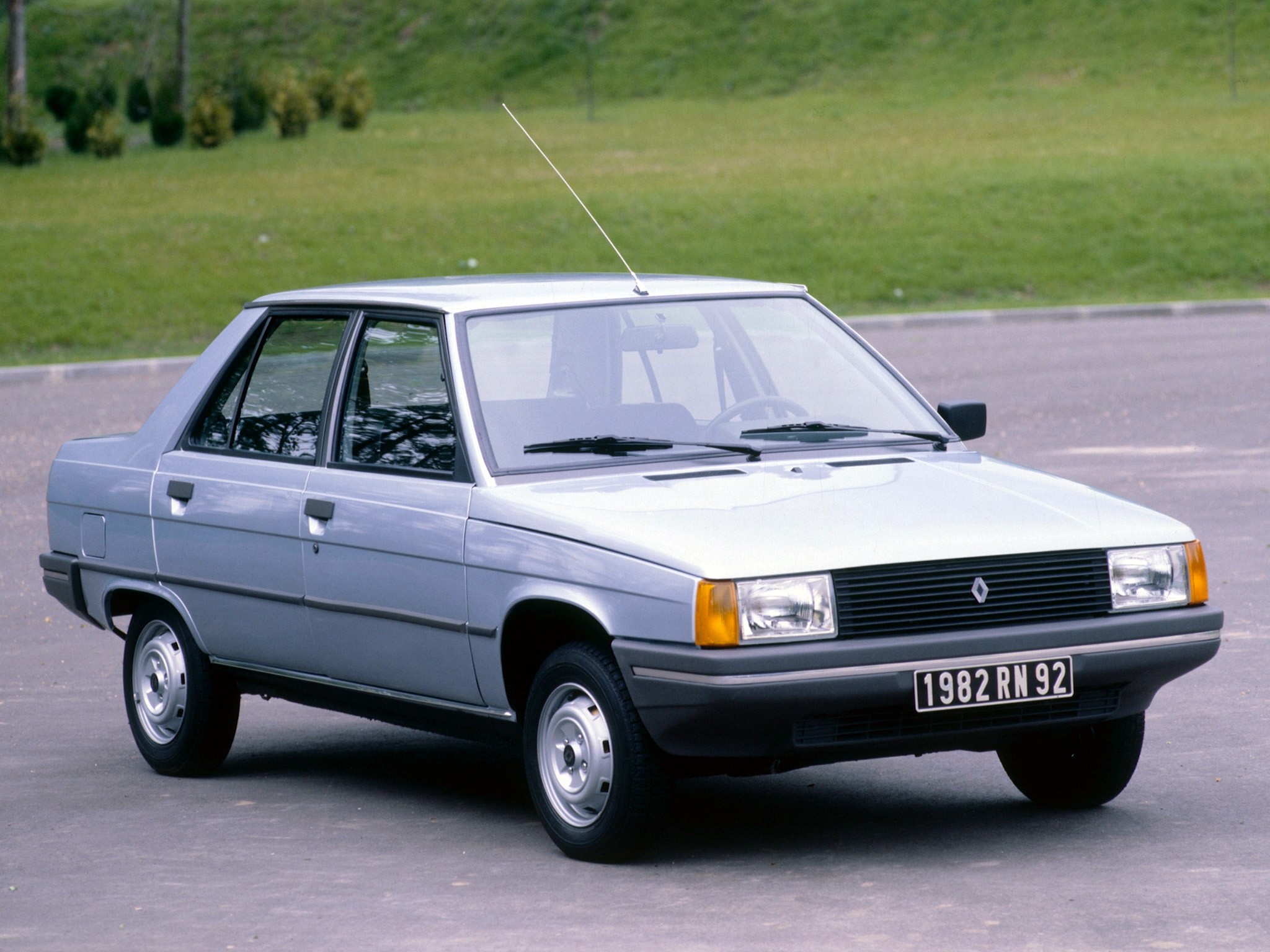 Renault 9 photo 7