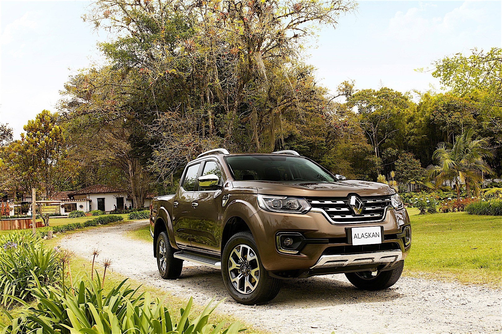 Renault Alaskan photo 13