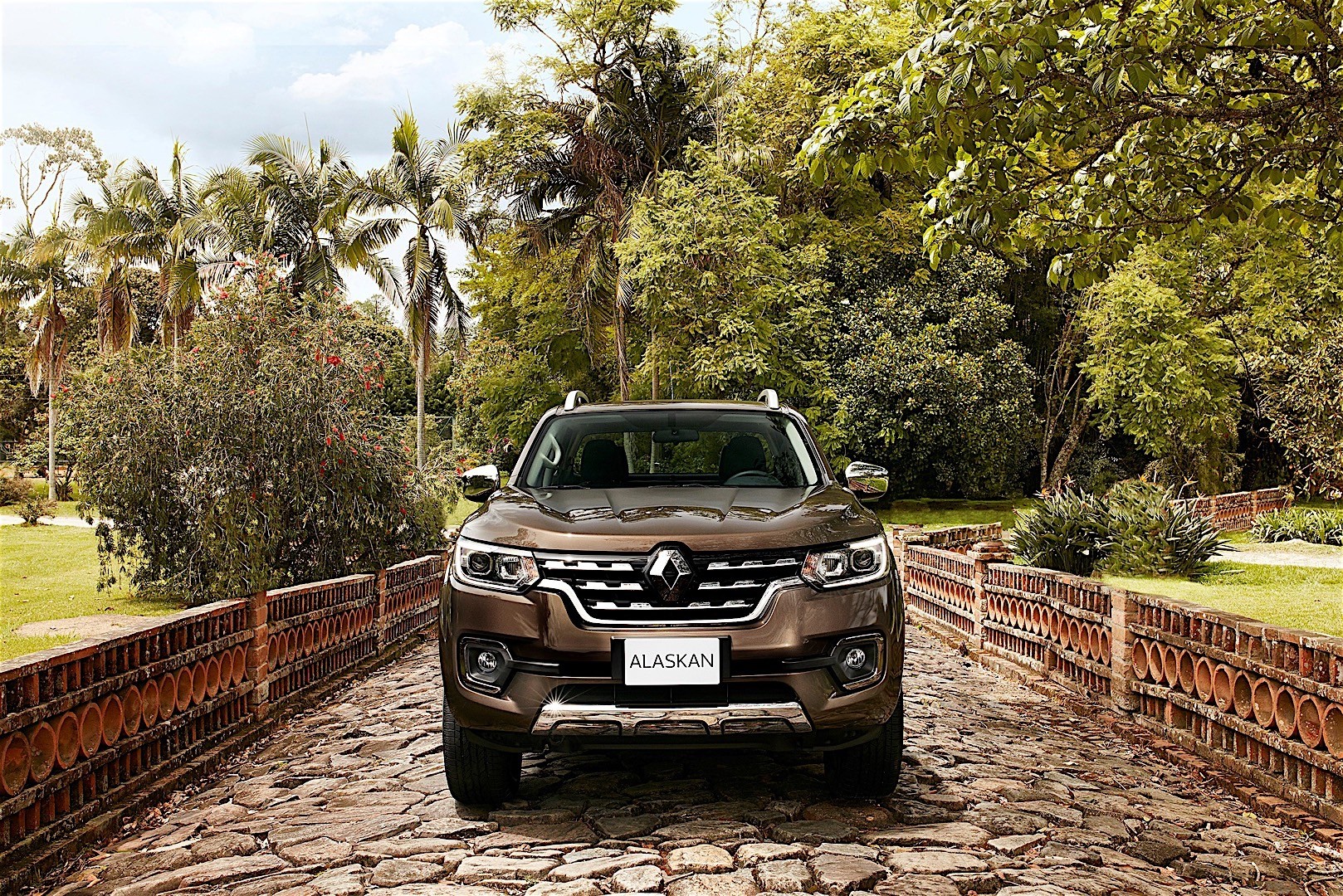 Renault Alaskan photo 6