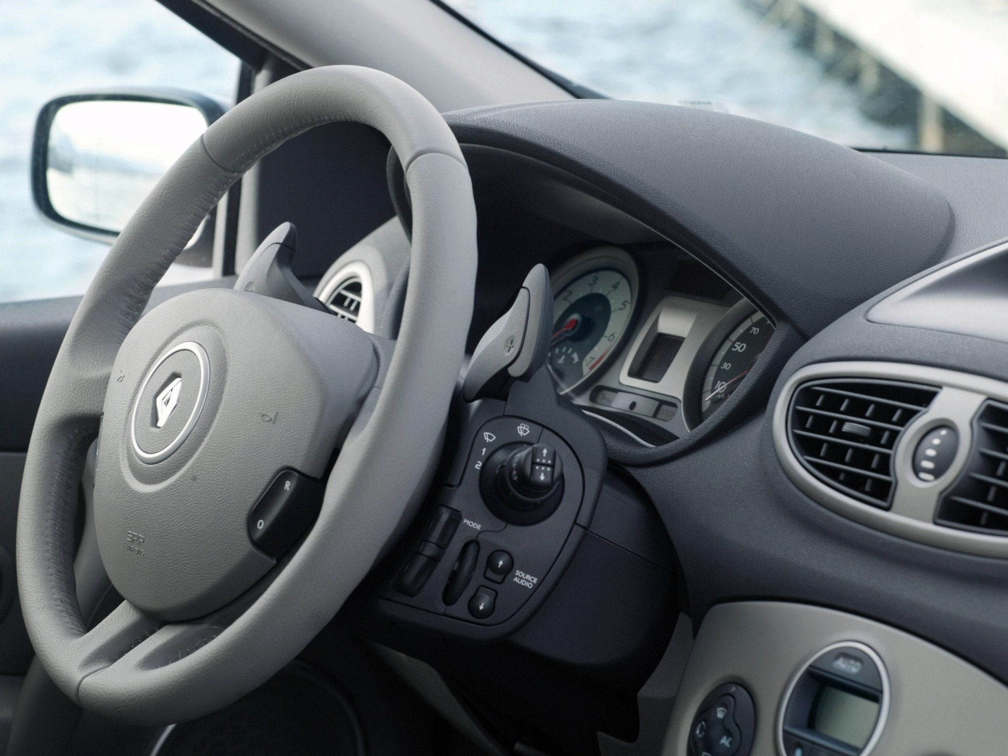 Renault Clio 3 Doors photo 42