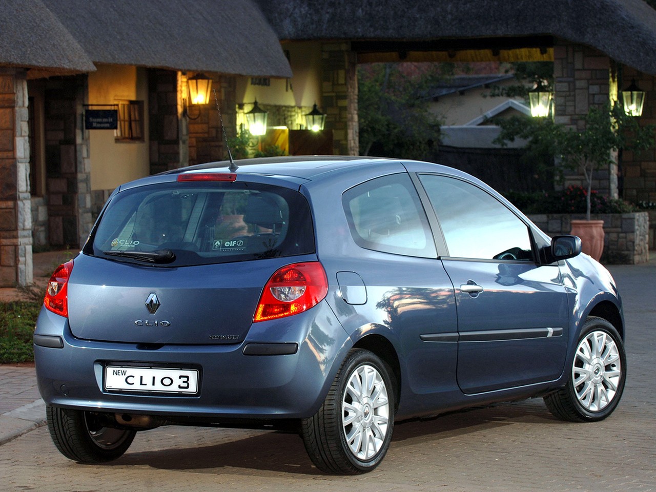 Renault Clio 3 Doors photo 11