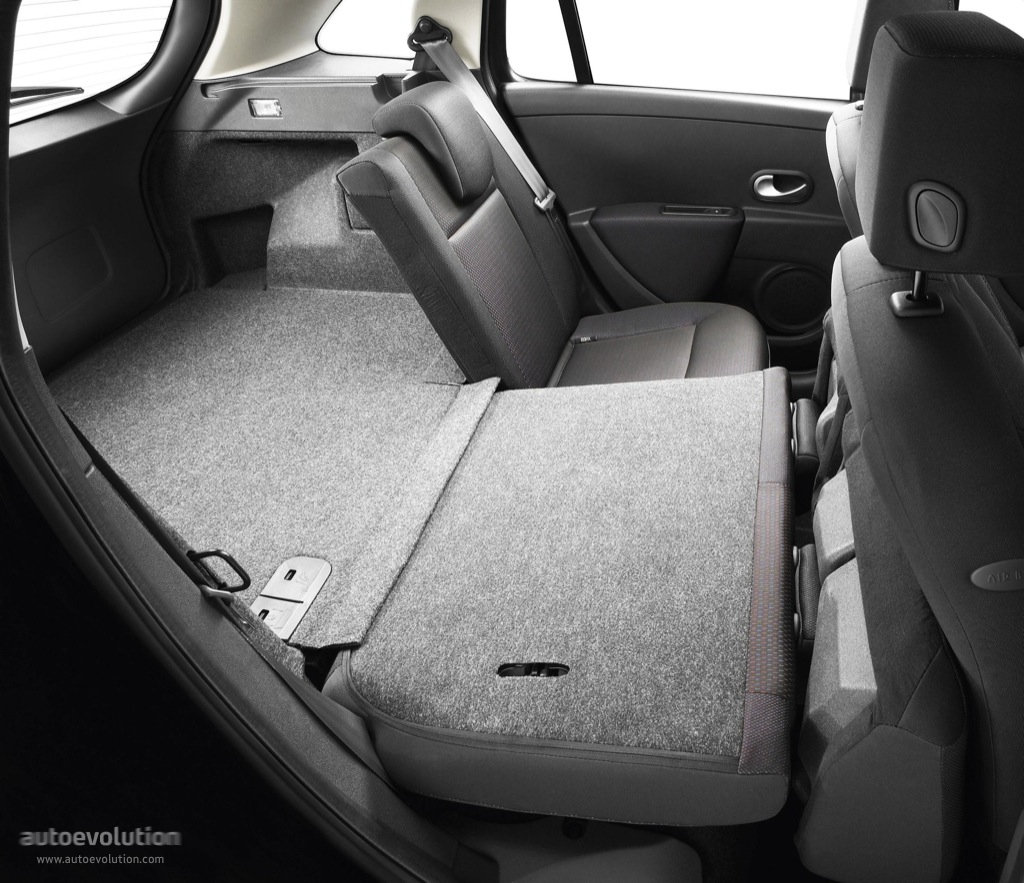 Renault Clio Estate photo 11