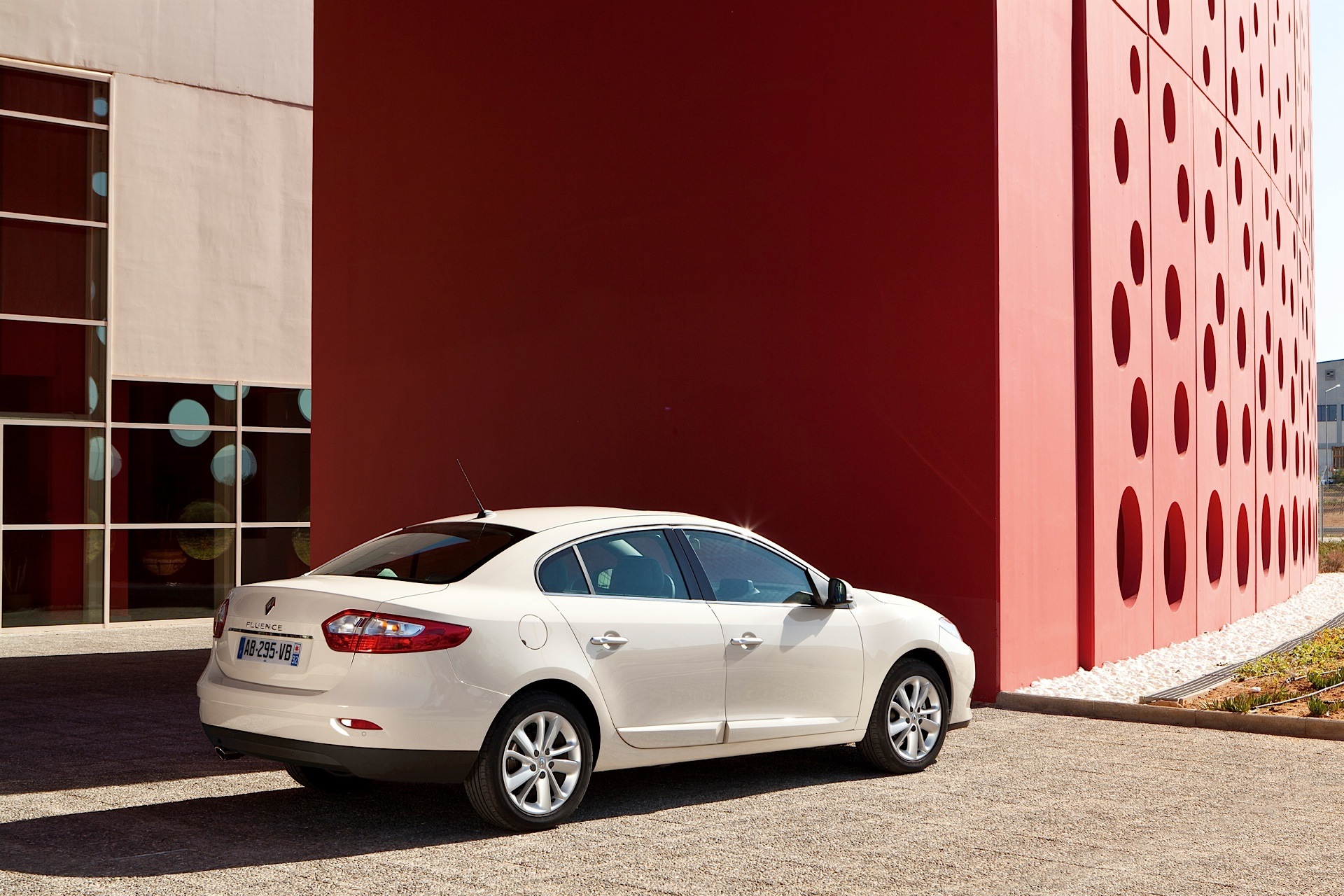 Renault Fluence photo 2