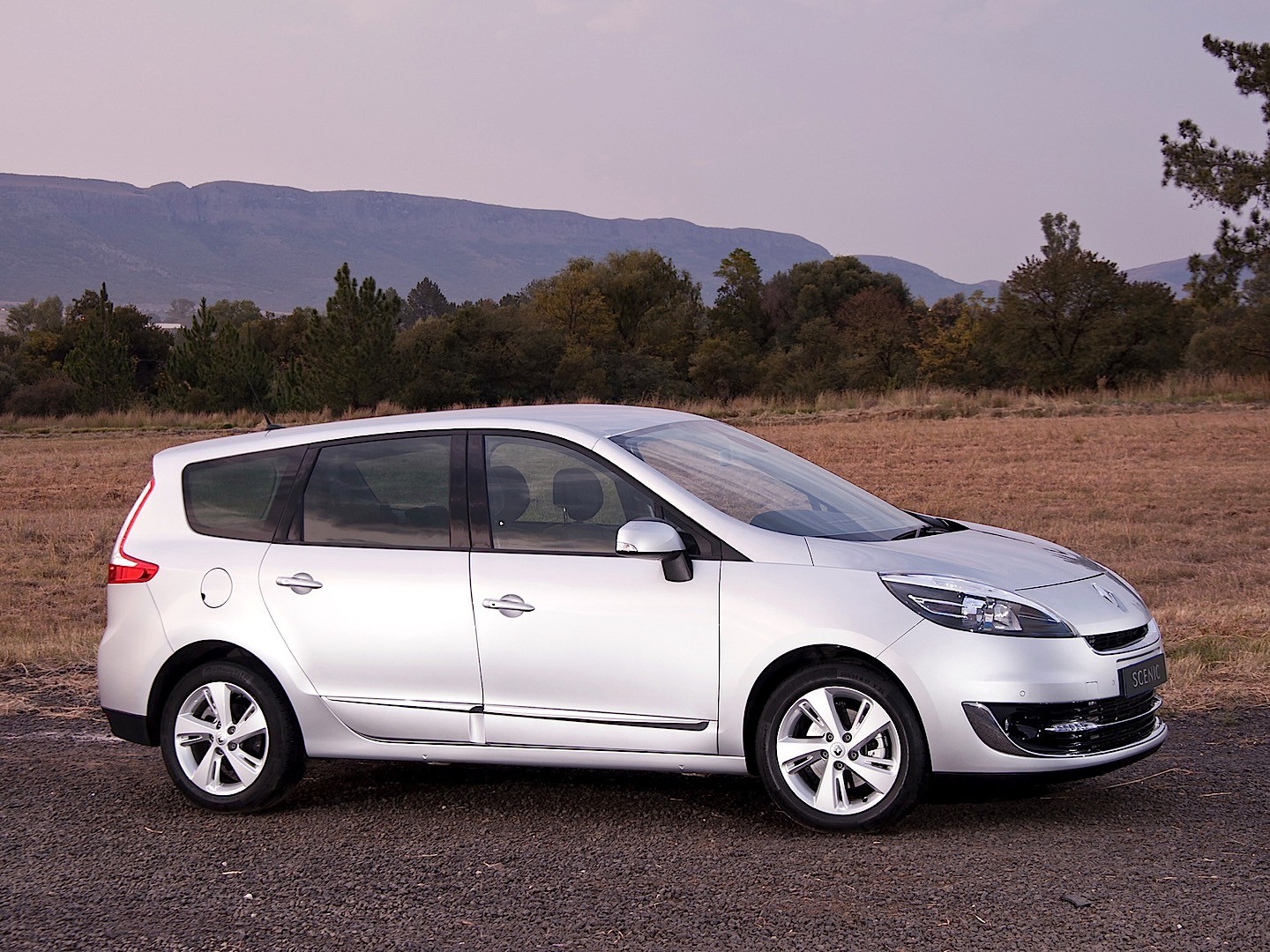 Renault Grand Scenic photo 10