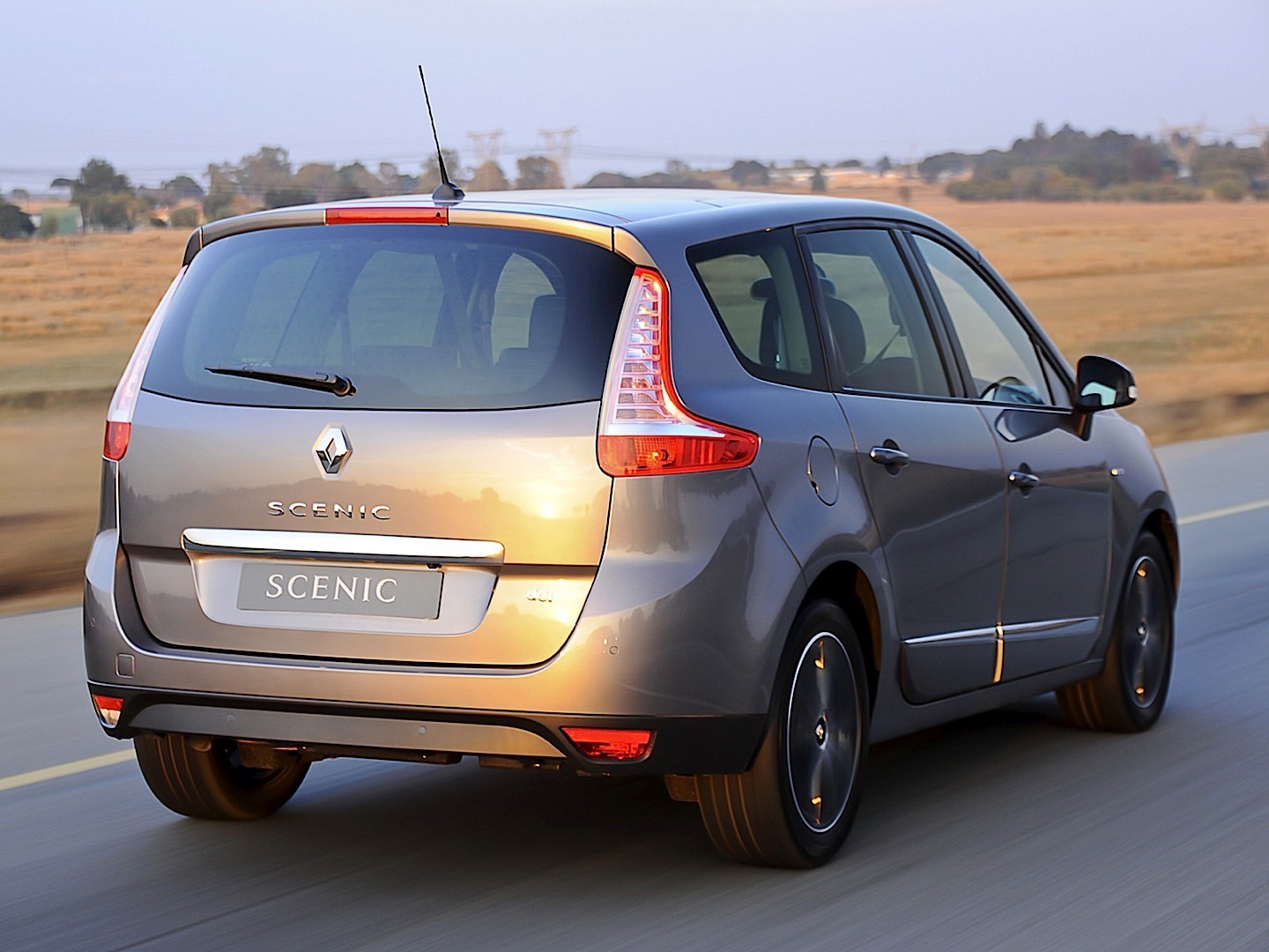 Renault Grand Scenic photo 16