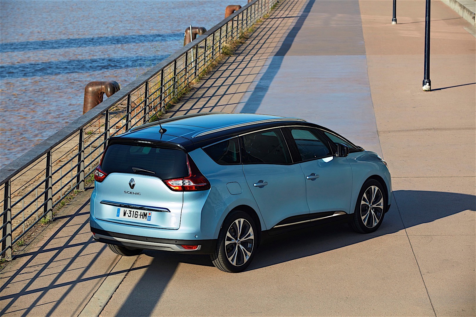 Renault Grand Scenic photo 7